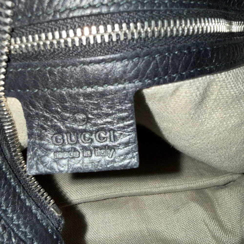 Gucci Black Leather Shoulder Bag with Silver Accents - Picture 7 of 8